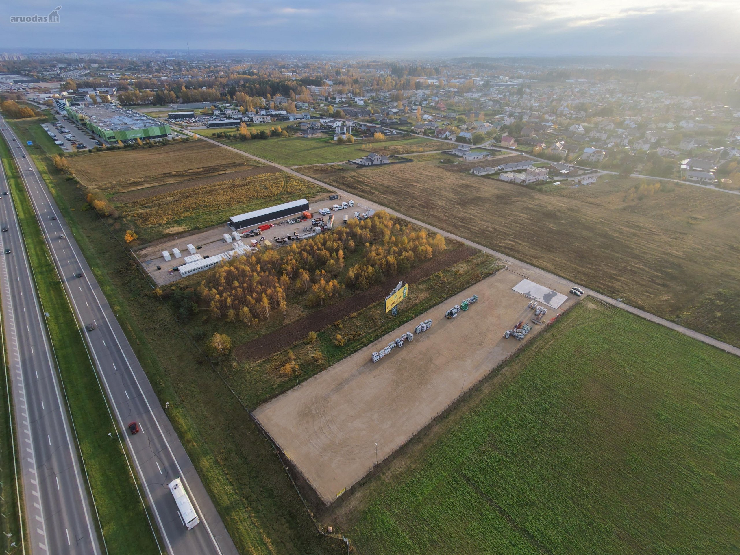 Išnuomojama ~4 000 m² Komercinė Aikštelė