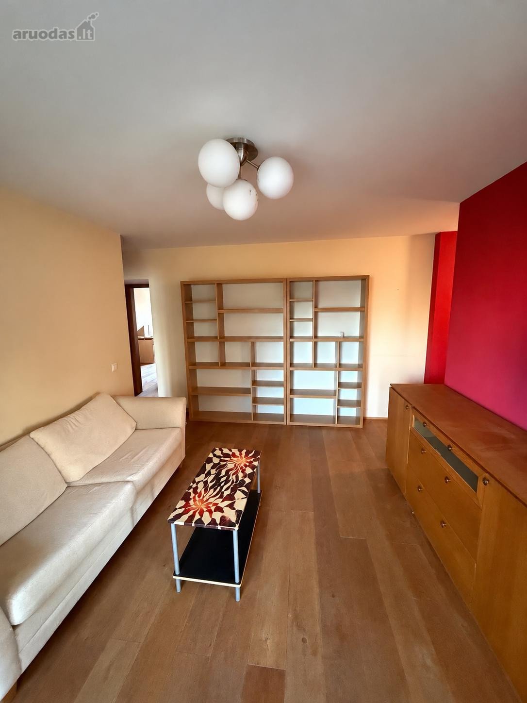 Parduodamas 54 m² butas su balkonu į vidinį