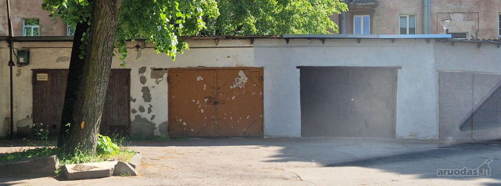Parduodamas Erdvus 28,90 M² Mūrinis Garažas