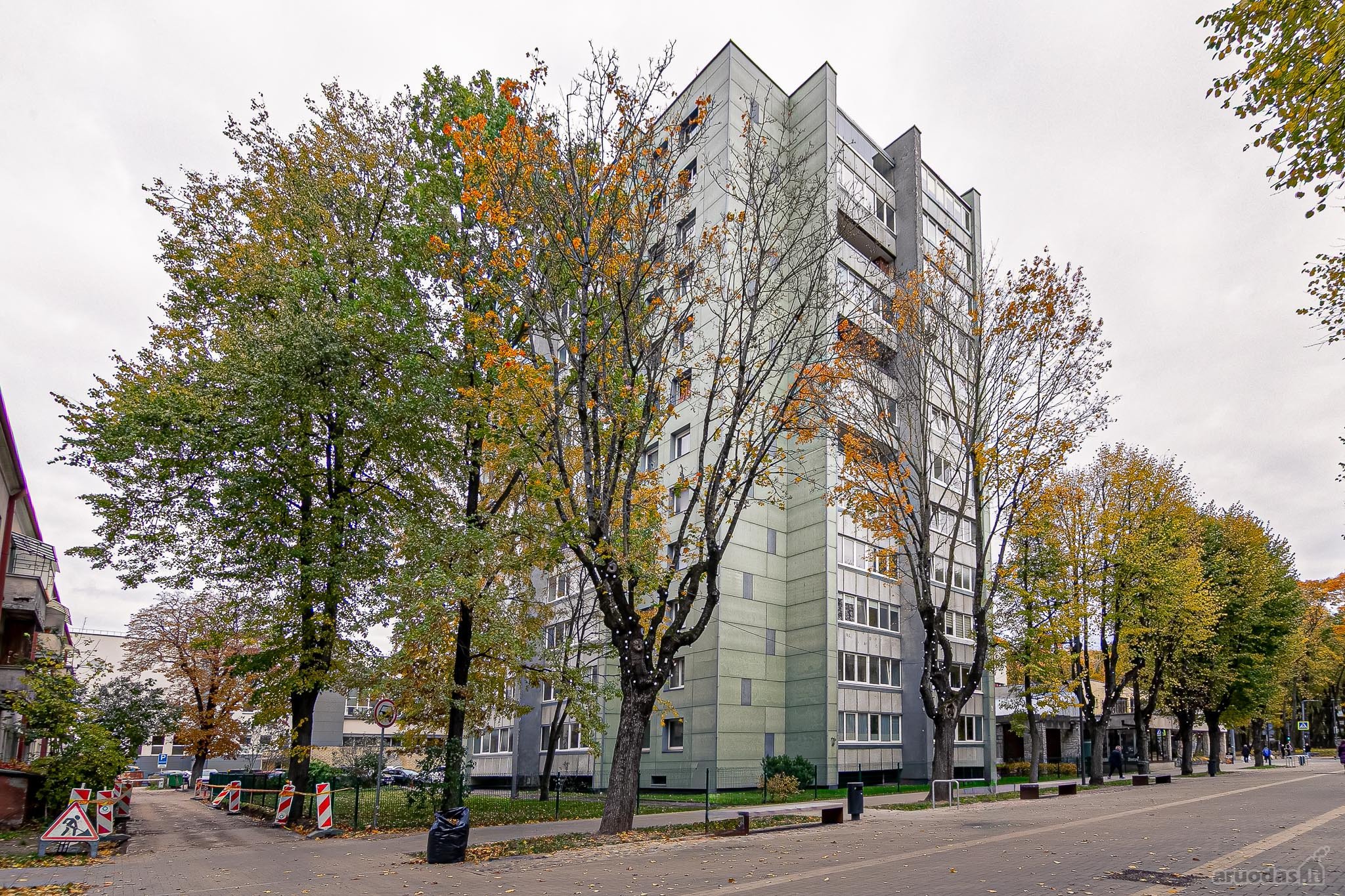 Butas Centre - Akropolio Pašonėje, Griunvaldo