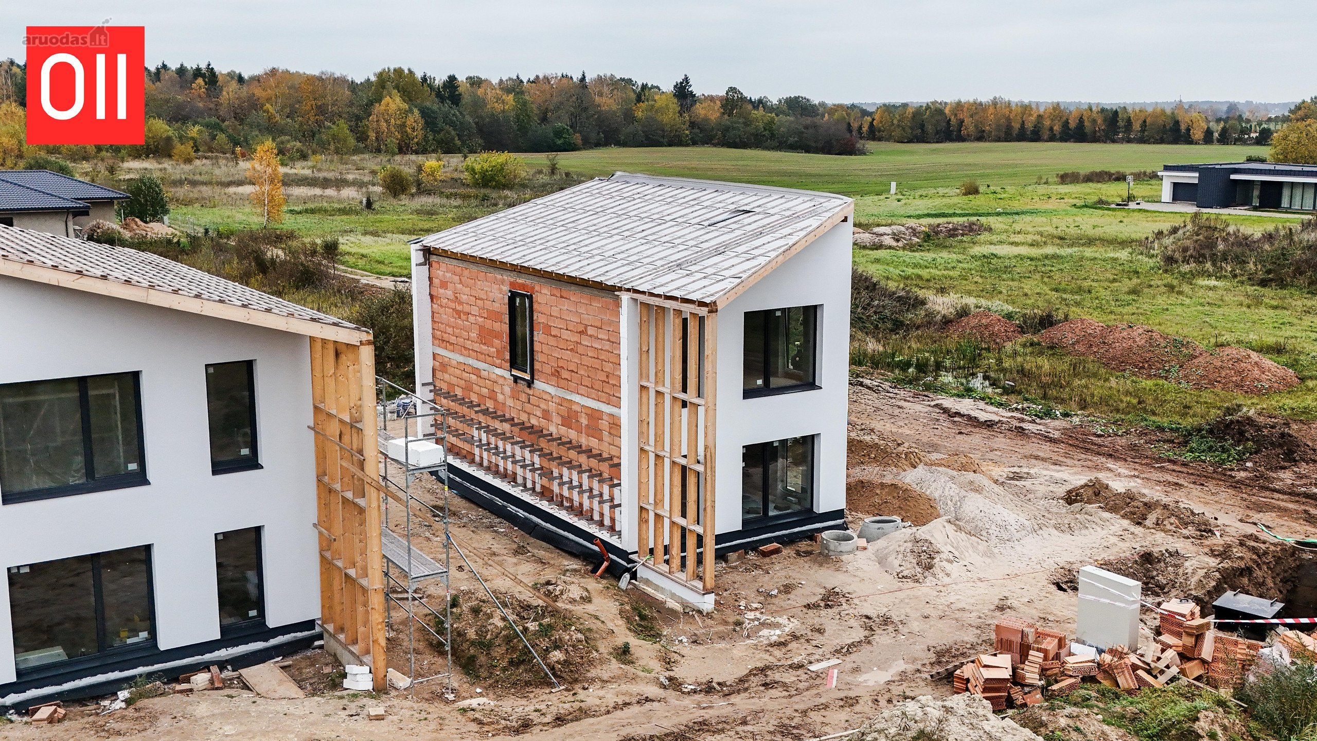 Parduodami modernios architektūros vienbučiai