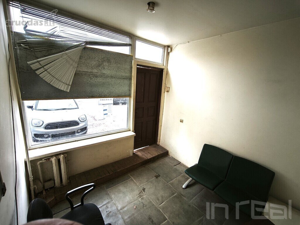 Utenos centre parduodamos komercinė patalpos