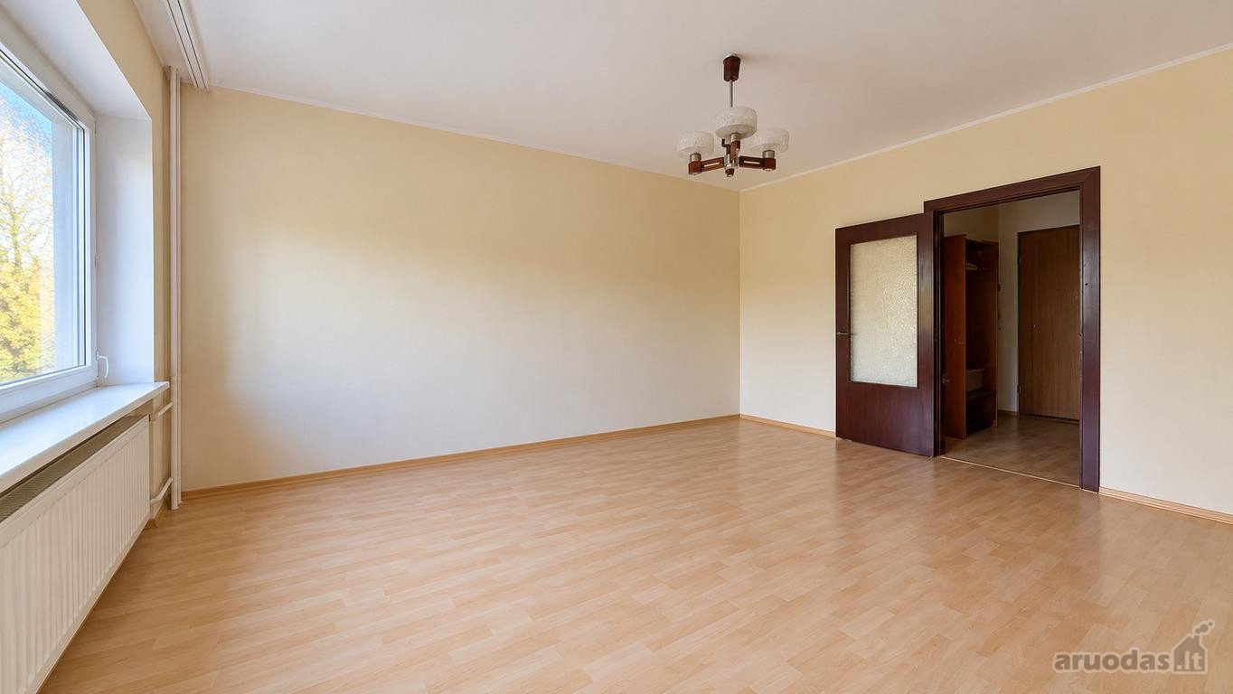 Parduodamas 3 kambarių butas Šeškinėje,