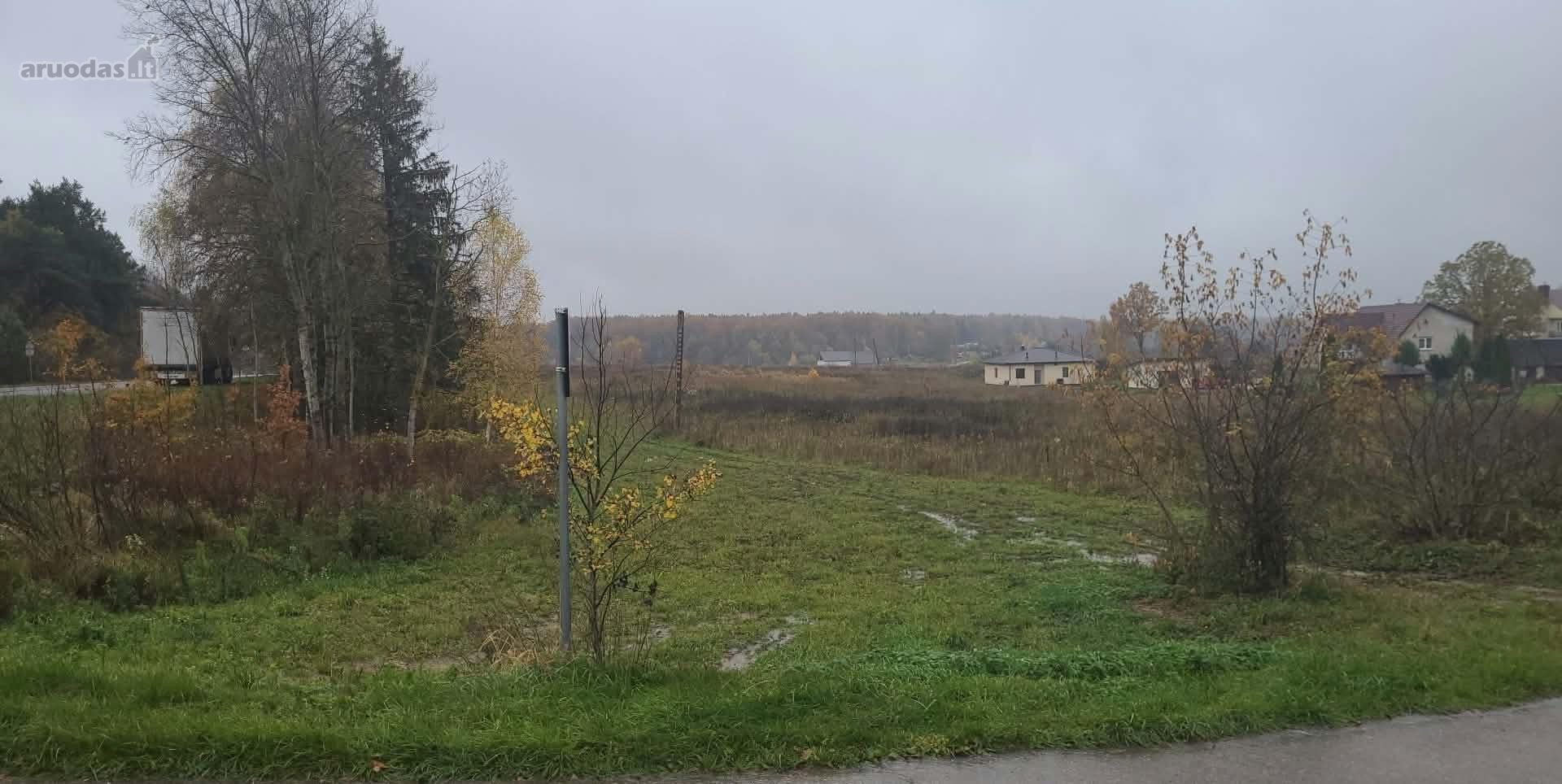 Žemės sklypas yra patogioje vietoje Barkiškių
