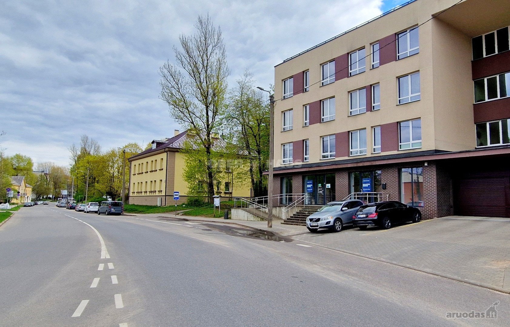 Išnuomojamos 248,14 m² prekybinės/biuro
