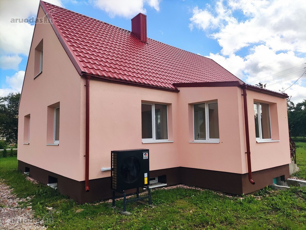 Ramiame Šliktinės kaime parduodama sodyba su