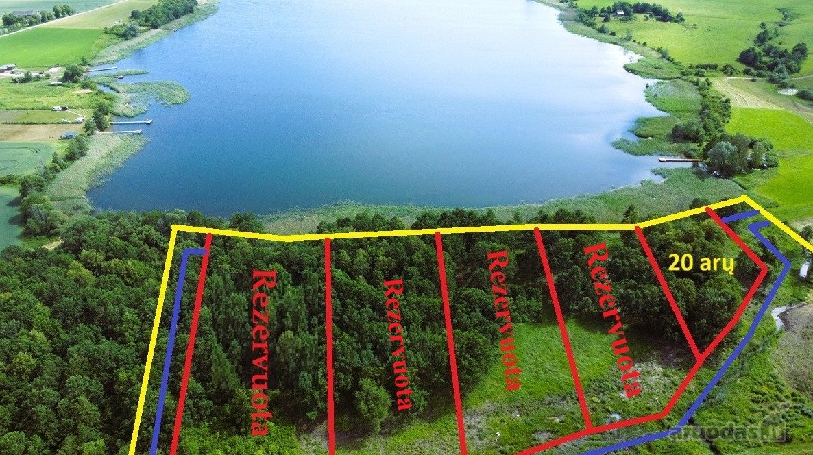 Sklypas su Atesio ežero pakrante Ąžuolų