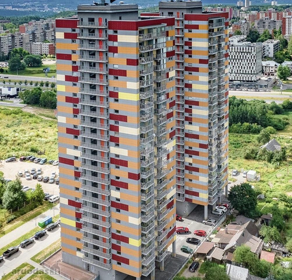 Parduodamas erdvus ir šviesus 3 kambarių