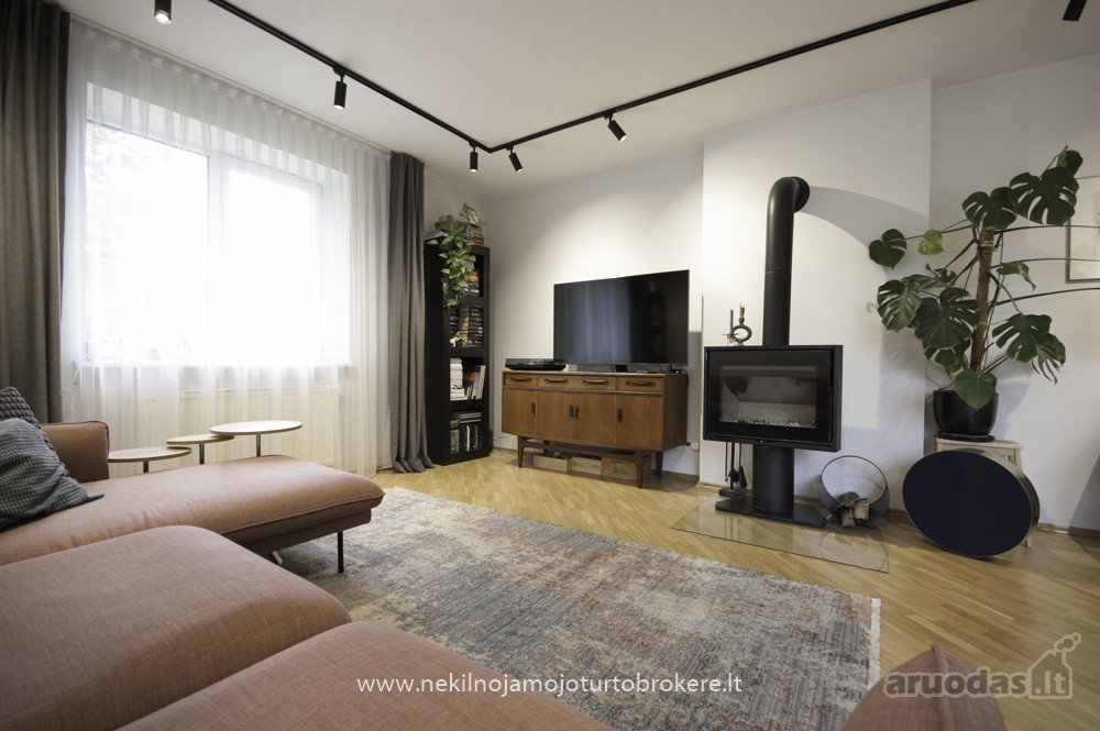 Parduodamas Erdvus 93,05 M² Keturių Kambarių