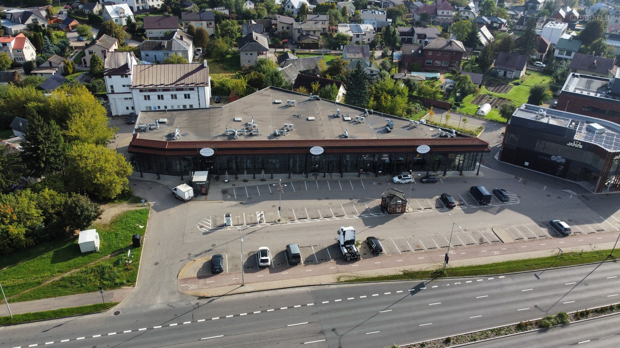 Ukmergės gatvėje išnuomojamos gerai matomos