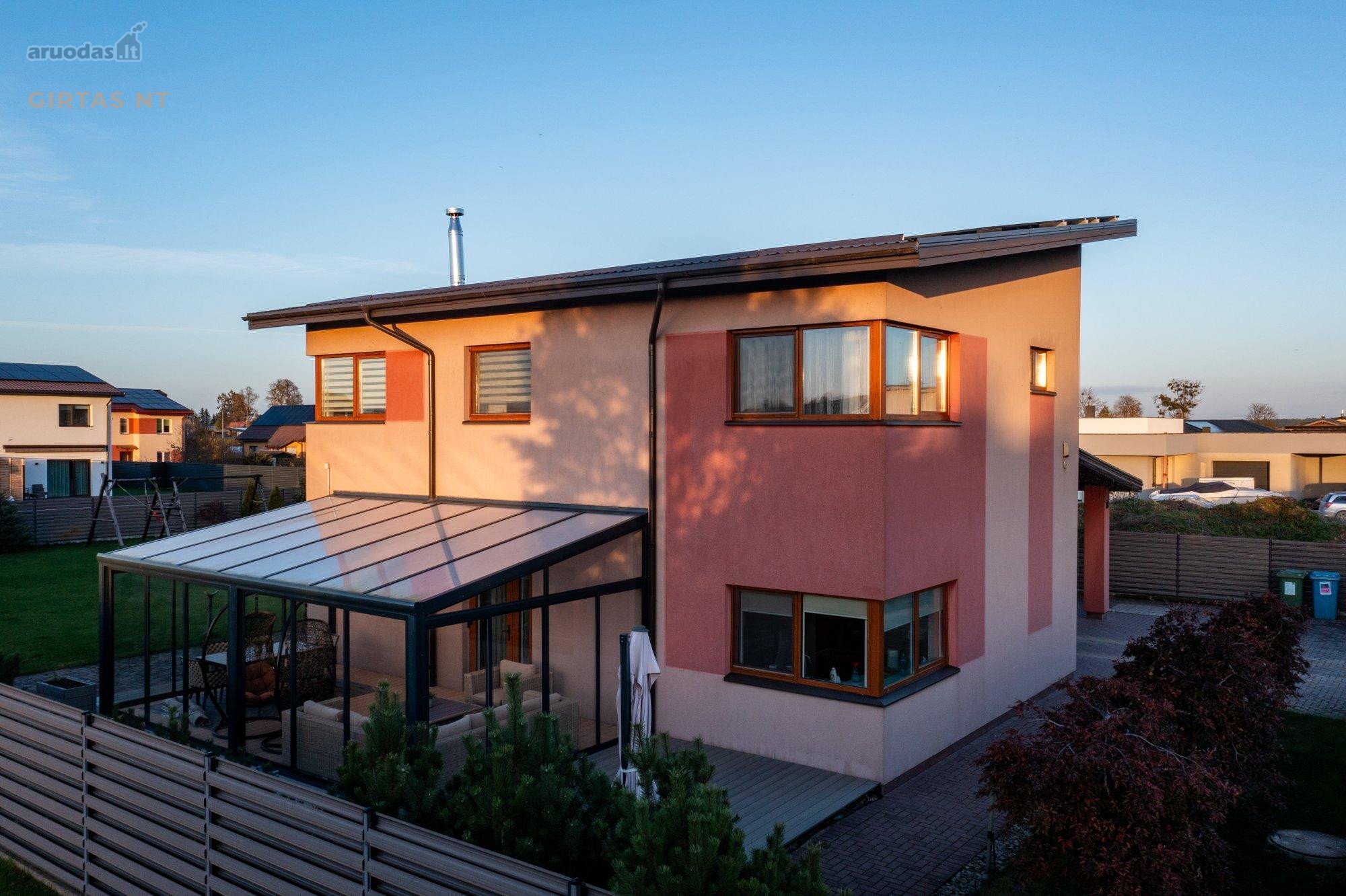 Įrengtas 180 m² namas Rokuose, 10,36 a sklype