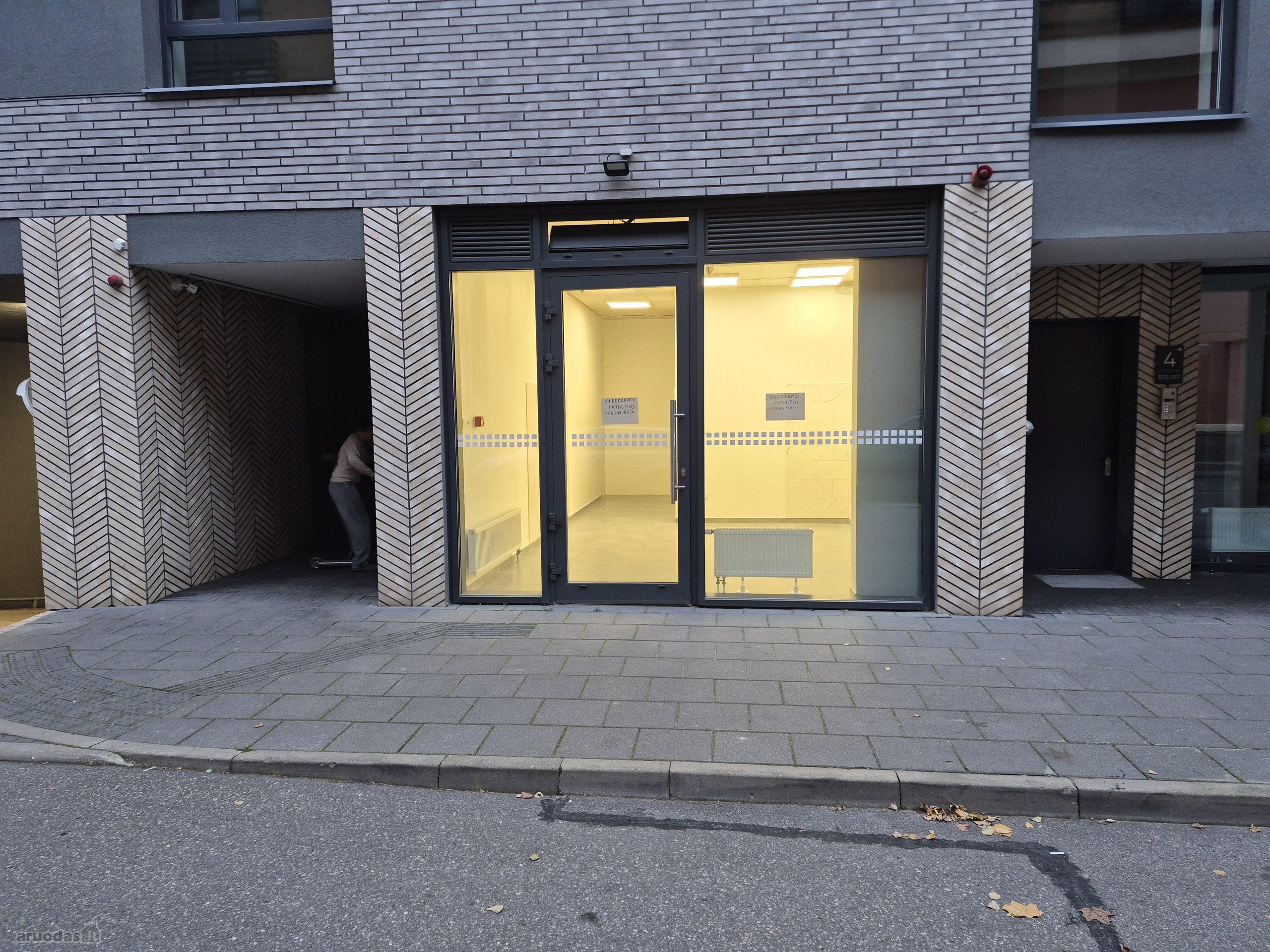 Nuomojamos 37,55 M² Komercinės Patalpos