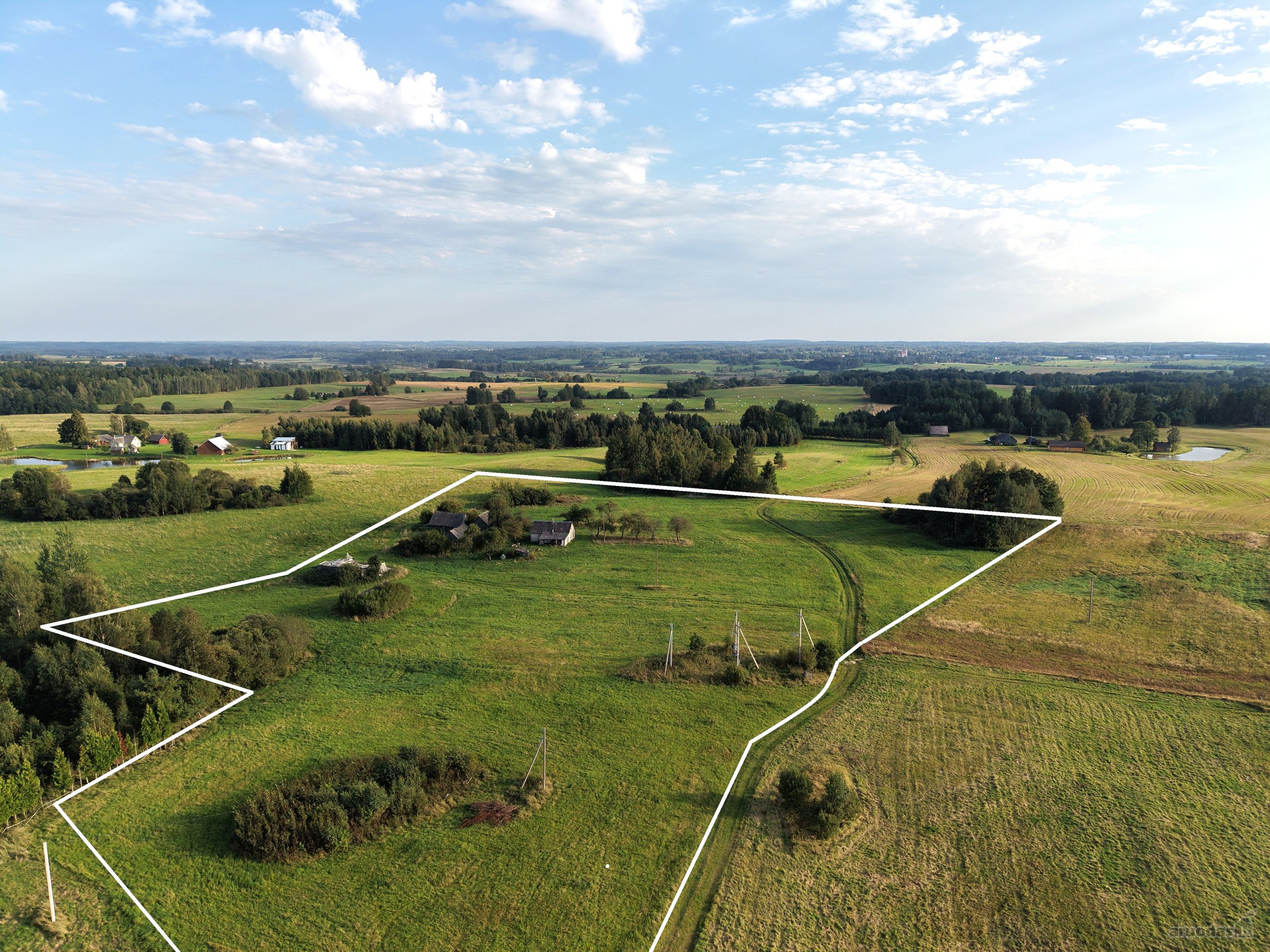 Sodyba Su 3,2 Ha Sklypu Ir Tvenkiniu Molėtų