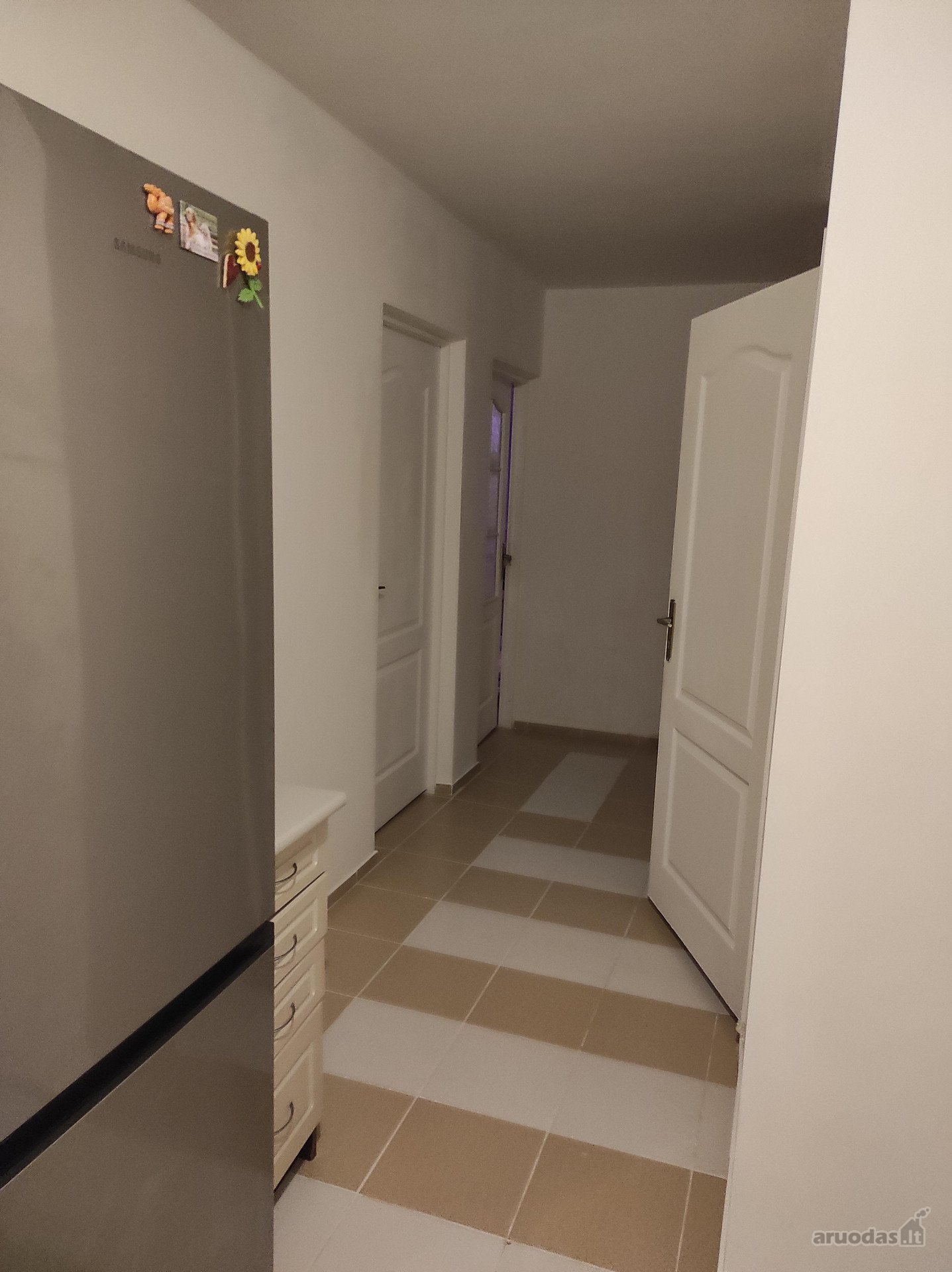 Parduodamas šviesus ir šiltas 2 kambarių