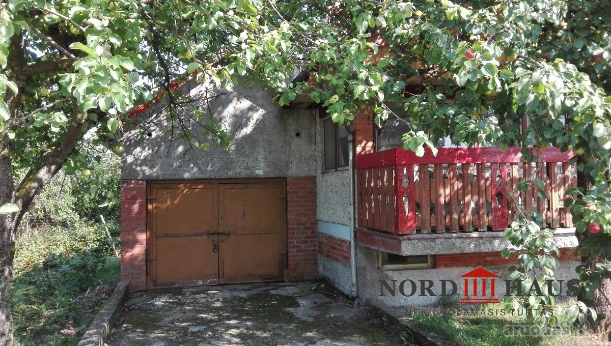Klaipėdos mieste, už Tilžės turgaus, sodų