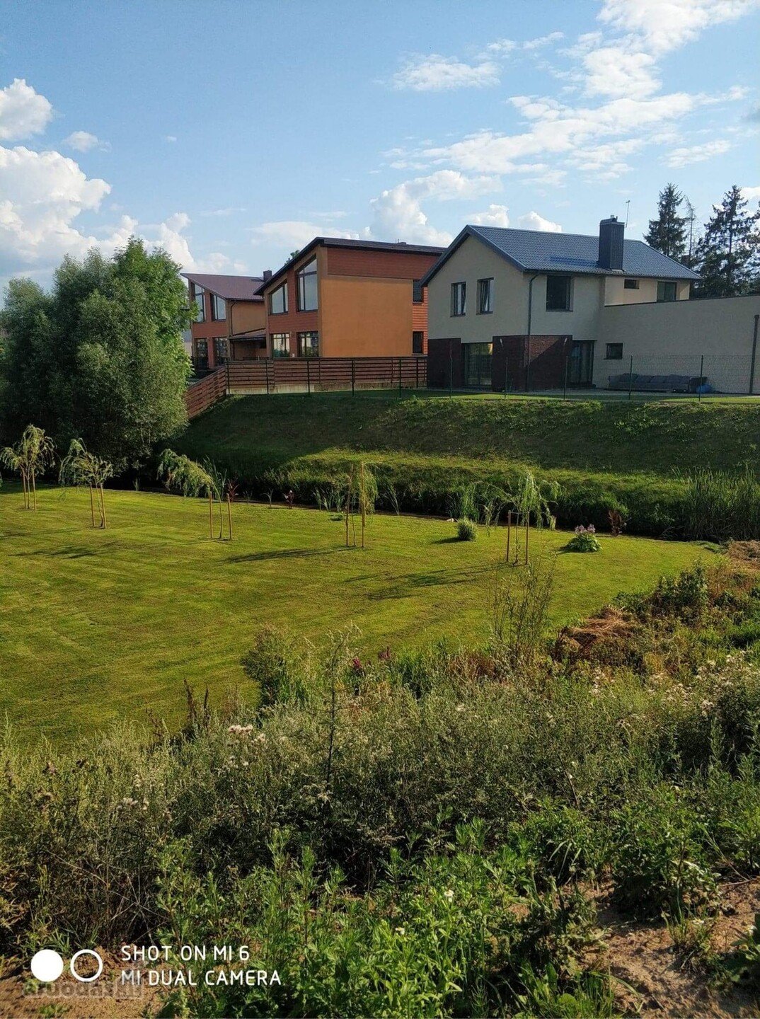 Parduodami Du Išskirtinėje Vietoje Esantys