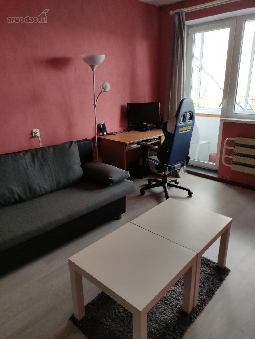 Butas į vidinį kiemą ir žalumą, tad visada ramu.