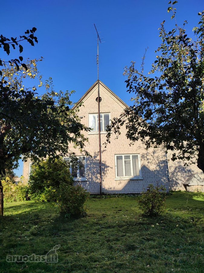 Viduklėje (Raseinių r.) parduodamas mūrinis