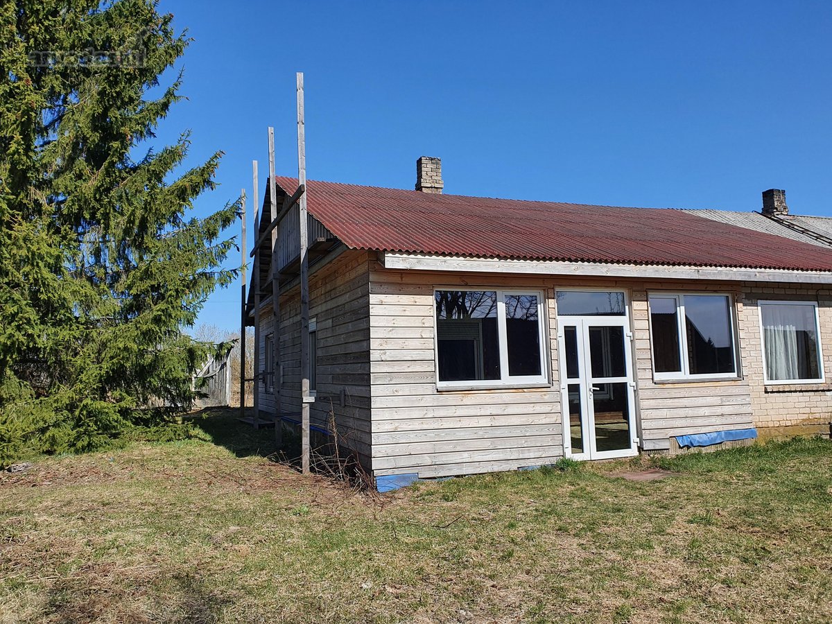 Žemės sklypo plotas- 0.1856 ha.namas su