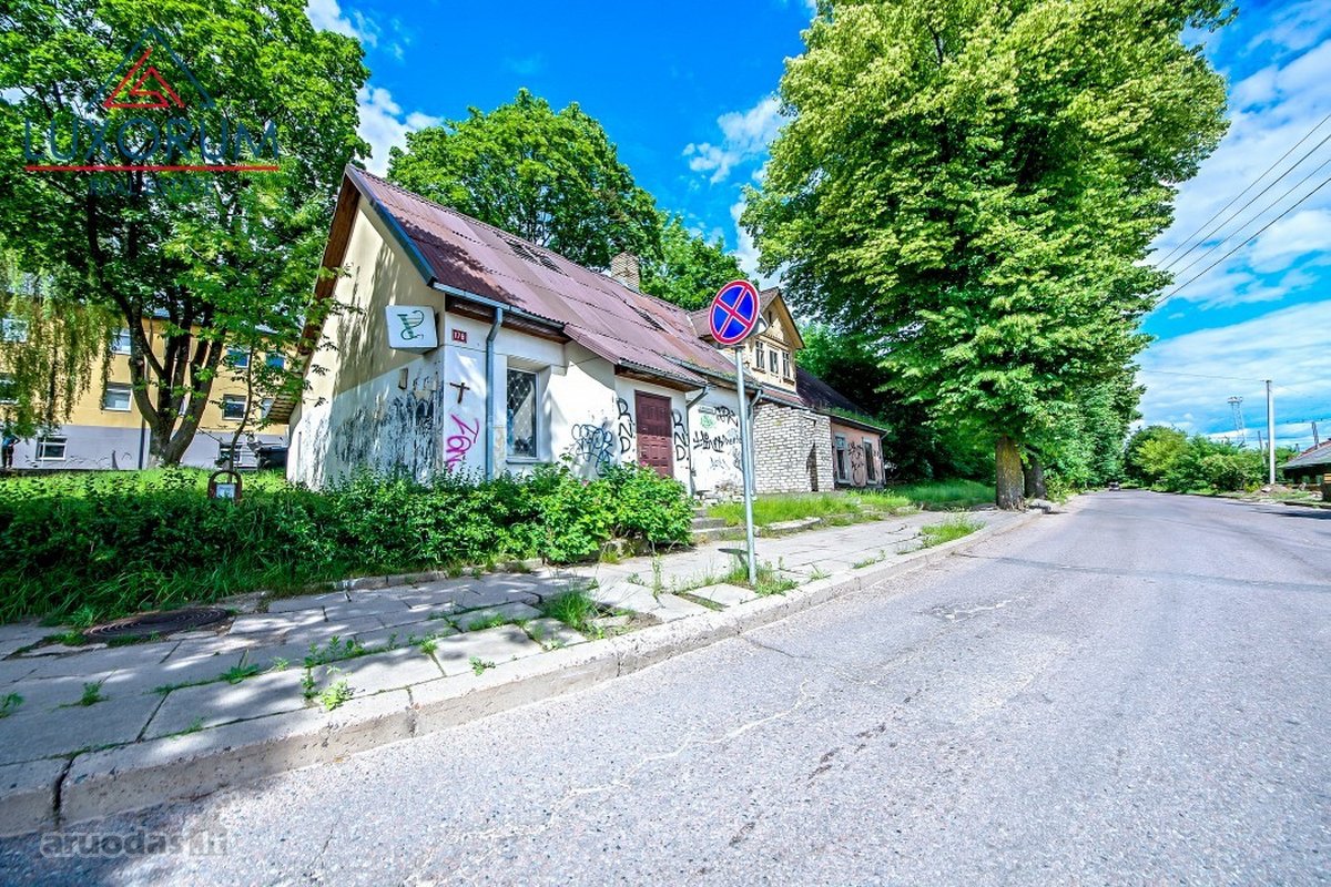 Parduodamas namas su žemės sklypu A.