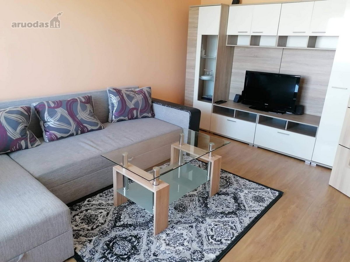 Nuomojamas 2 kambarių butas su visais