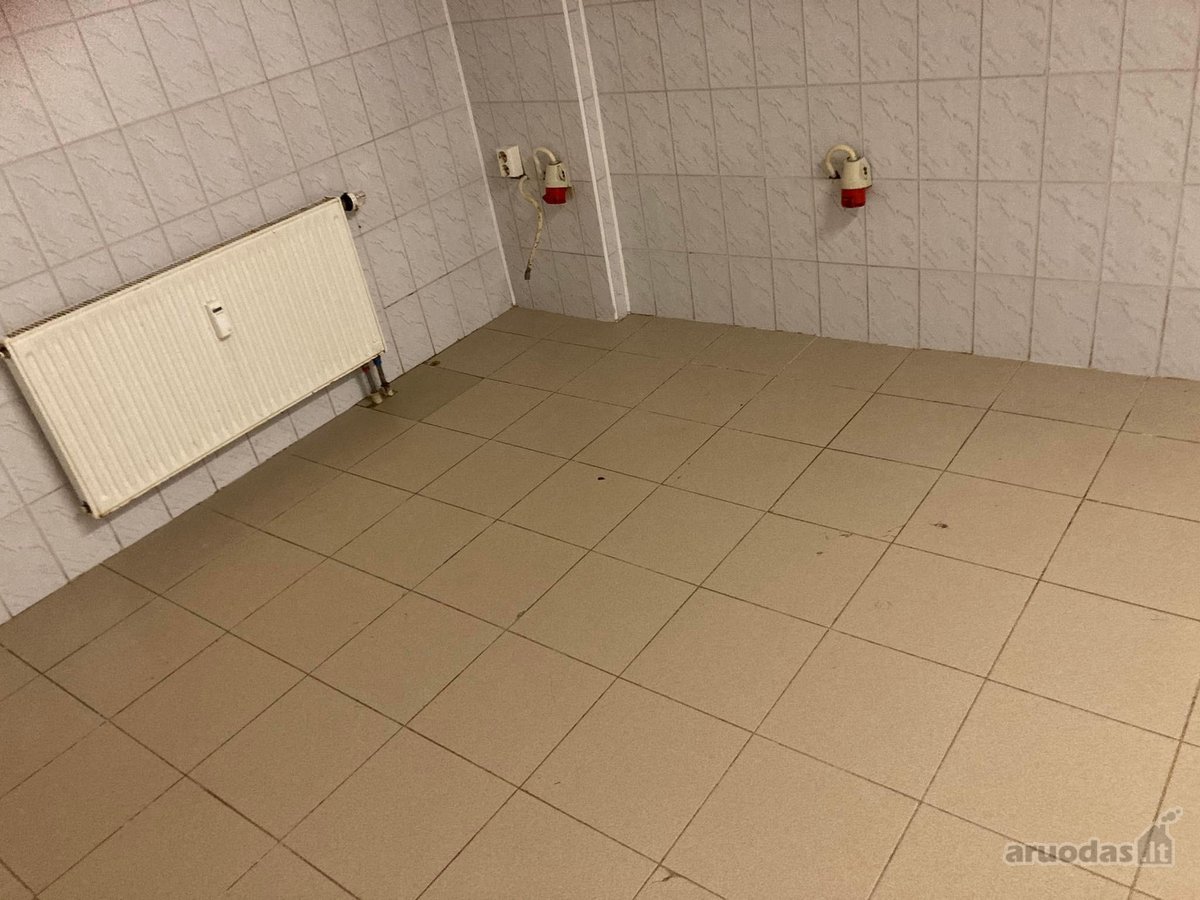 Išnuomojame tvarkingą rūsį Palangos centre.