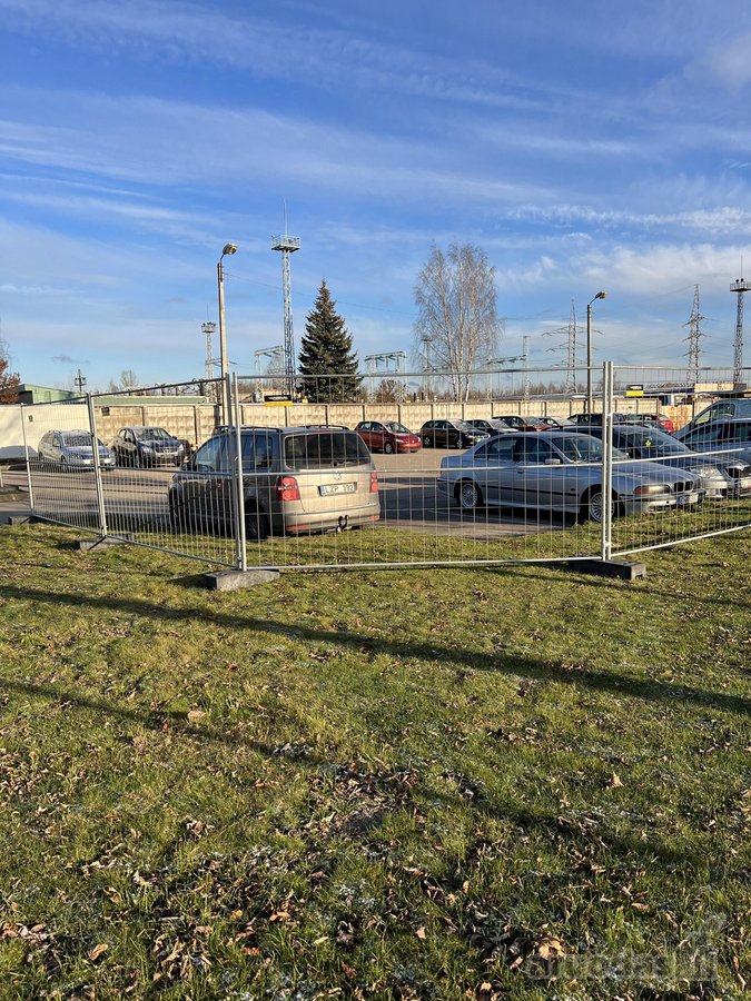 Išesfaltuota aptverta stovėjimo aikštele - nuotraukos Nr. 2