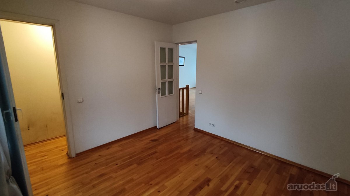 Miesto centre nuomojamas butas/namo dalis, su - nuotraukos Nr. 16
