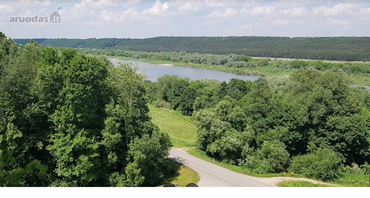 Parduodami du besiribojantys žemės ūkio