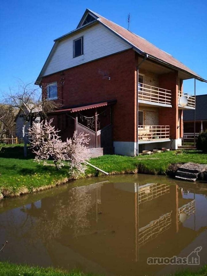 Parduodamas Erdvus Namas Miesto Centre. Šalia - Skelbiu.lt