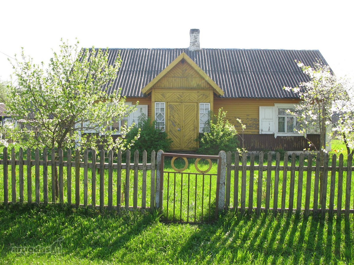 Parduodama sodyba ramioje ir vaizdingoje