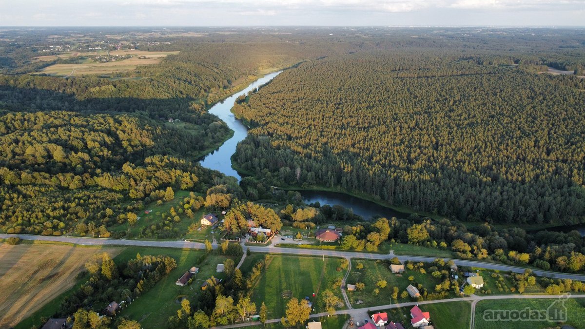 Itin vaizdingoje vietovėje, šalia Neries