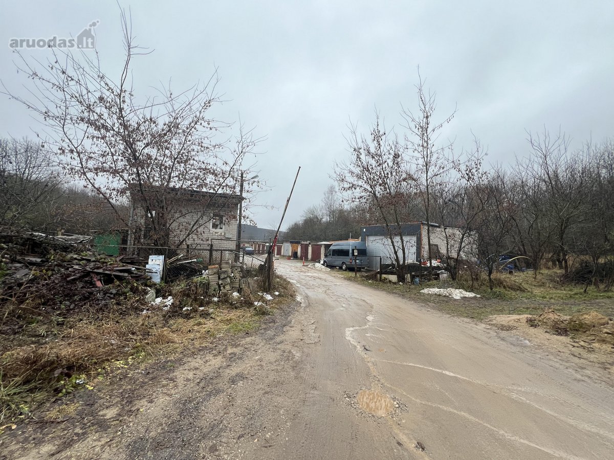 Garage, Vilniuje Naujininkuose A. Gustaičio g., brick garage Real