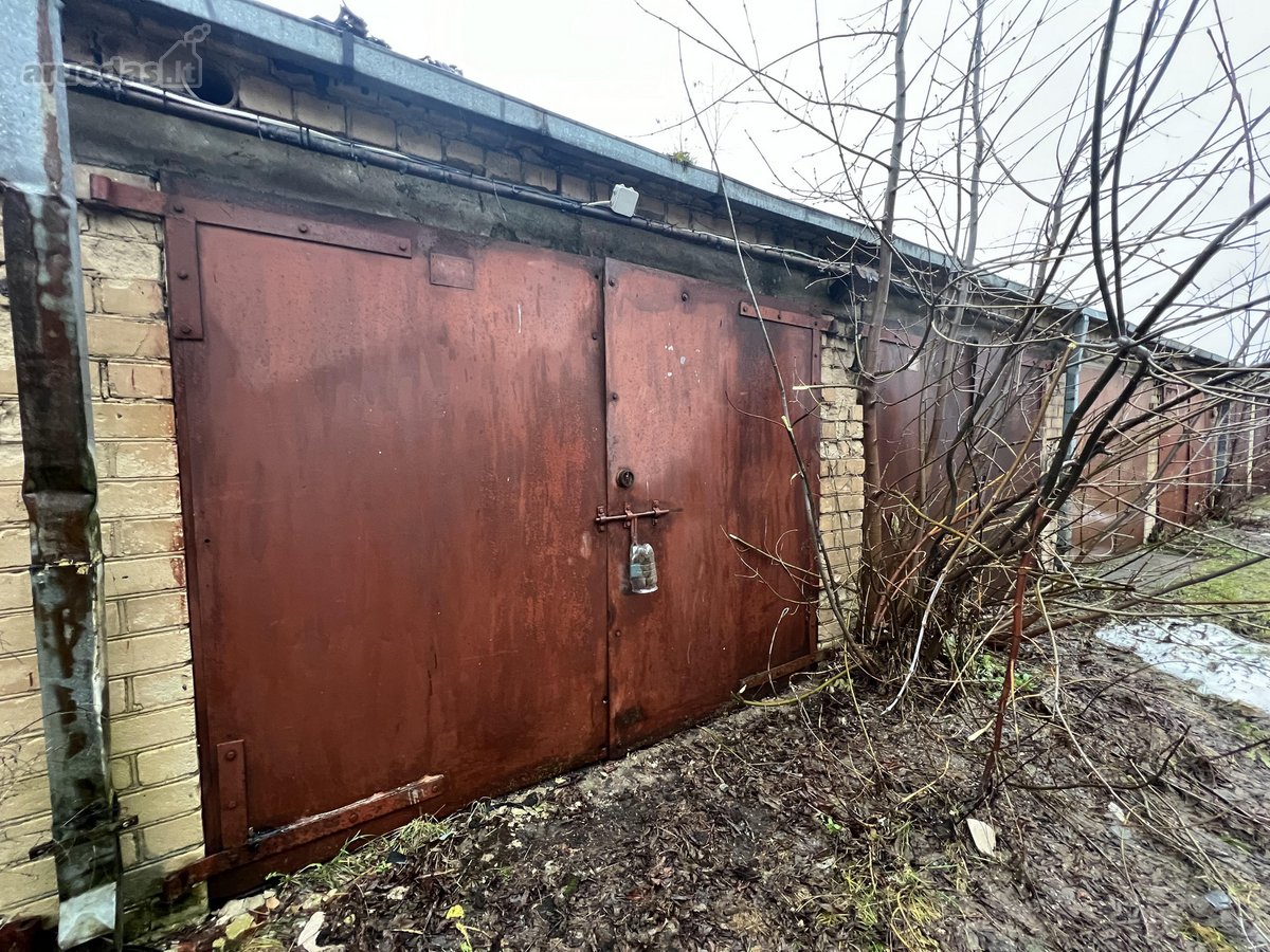 Garage, Vilniuje Naujininkuose A. Gustaičio g., brick garage Real