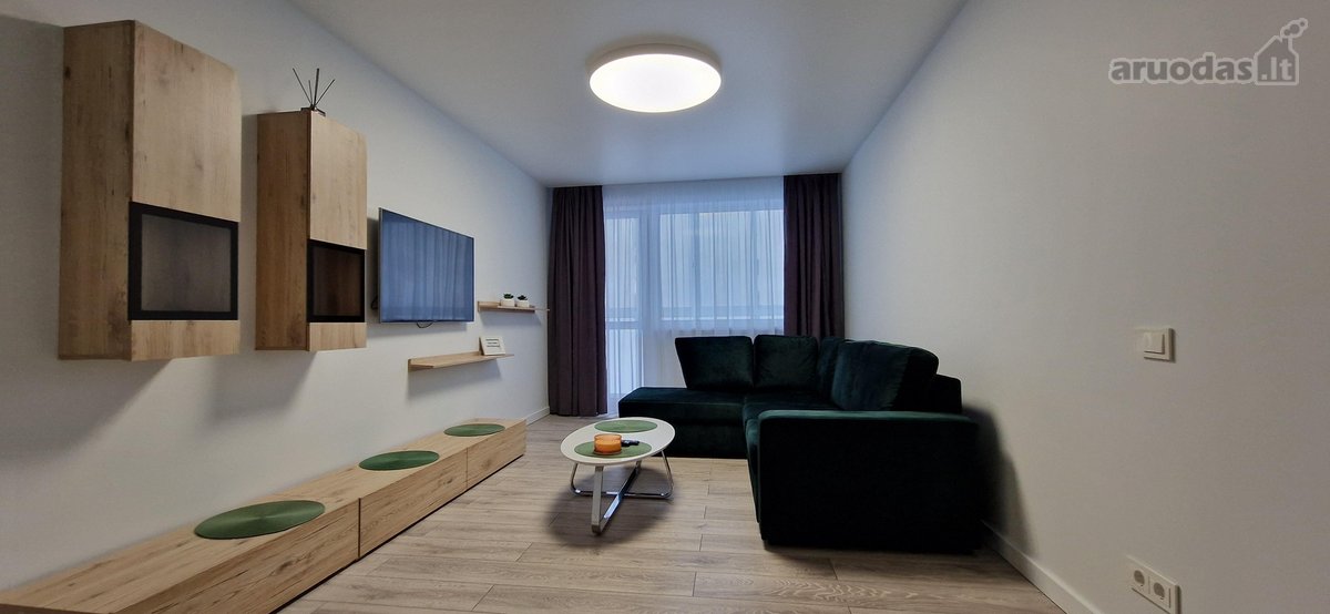 Miesto Centre, Šalia Katedros Ir Auksinio