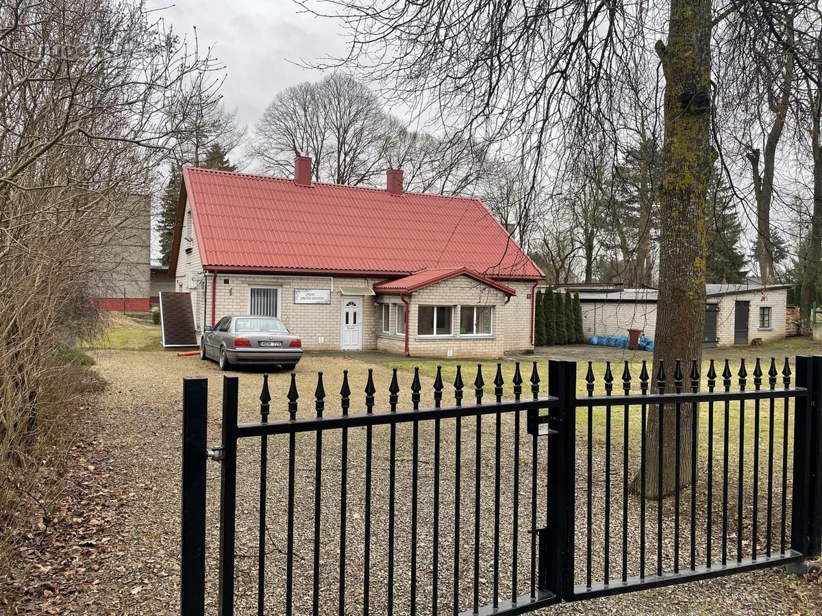 Dviejų aukštų komercinės paskirties