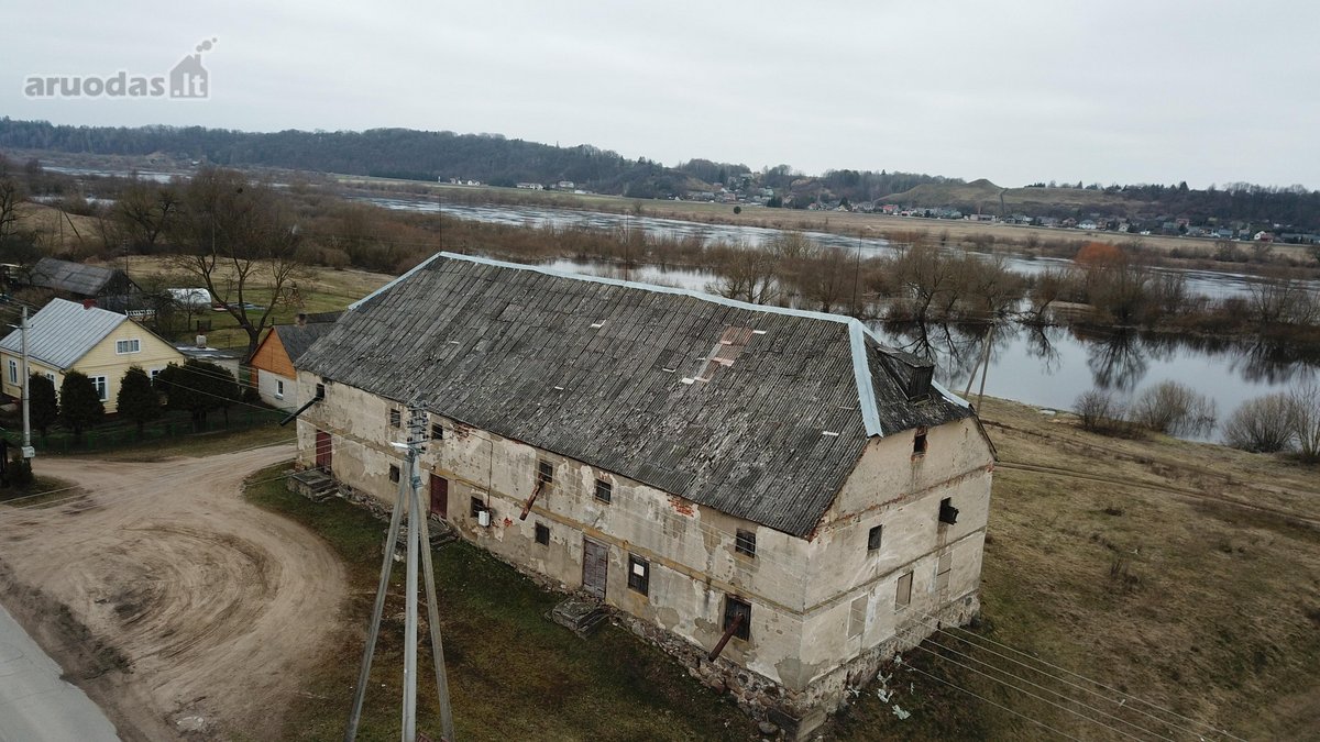 Parduodamas grūdų sandėlis.