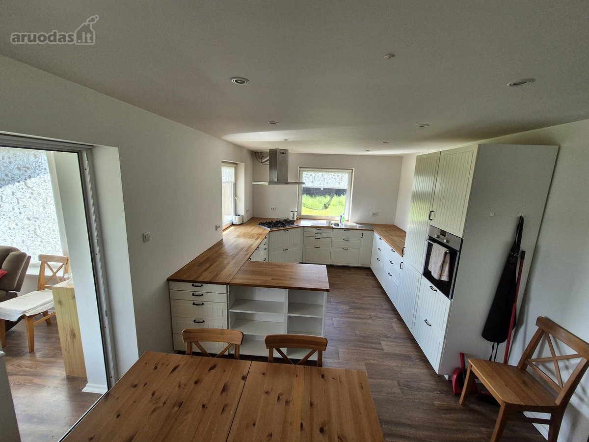 Erdvus (150m2) 8 kambarių namas vaizdingame