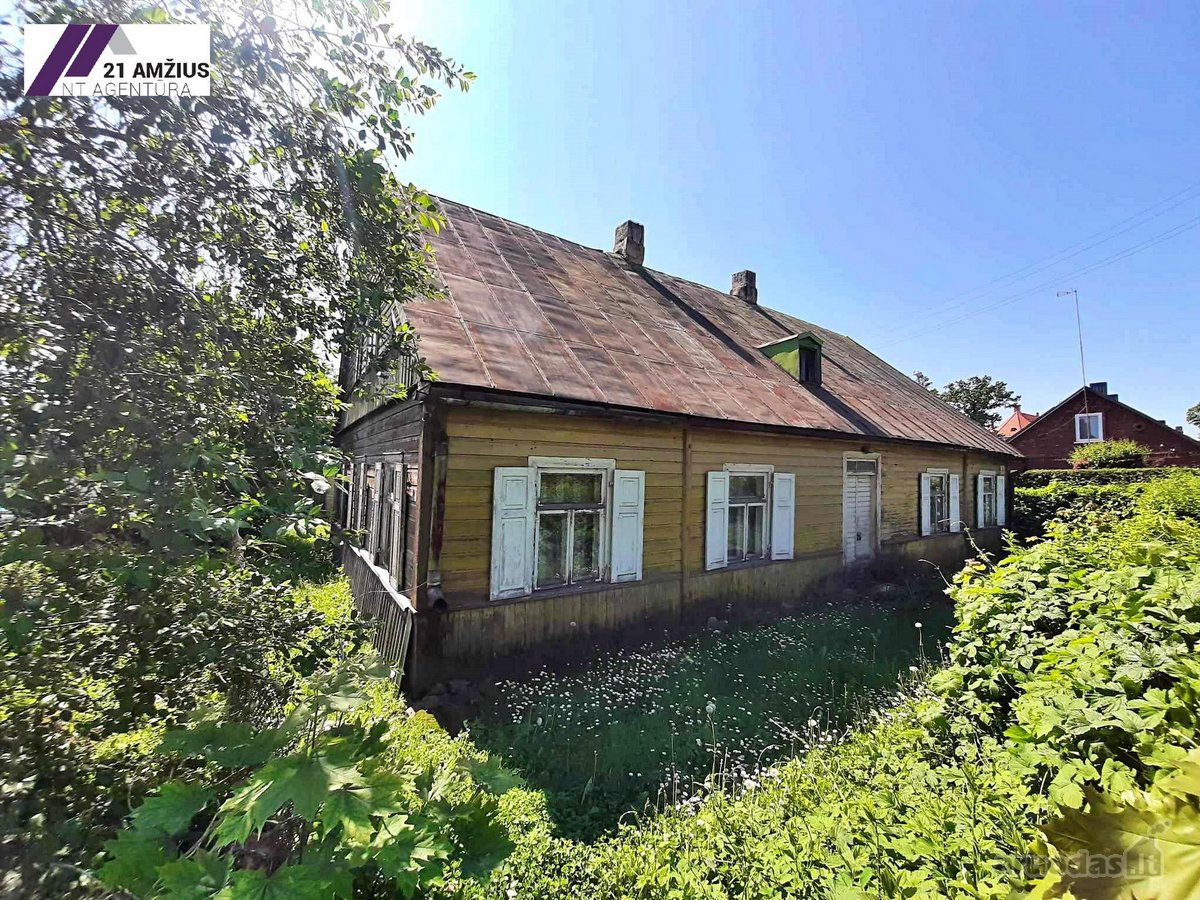 Parduodamas vieno aukšto rąstinis namas su