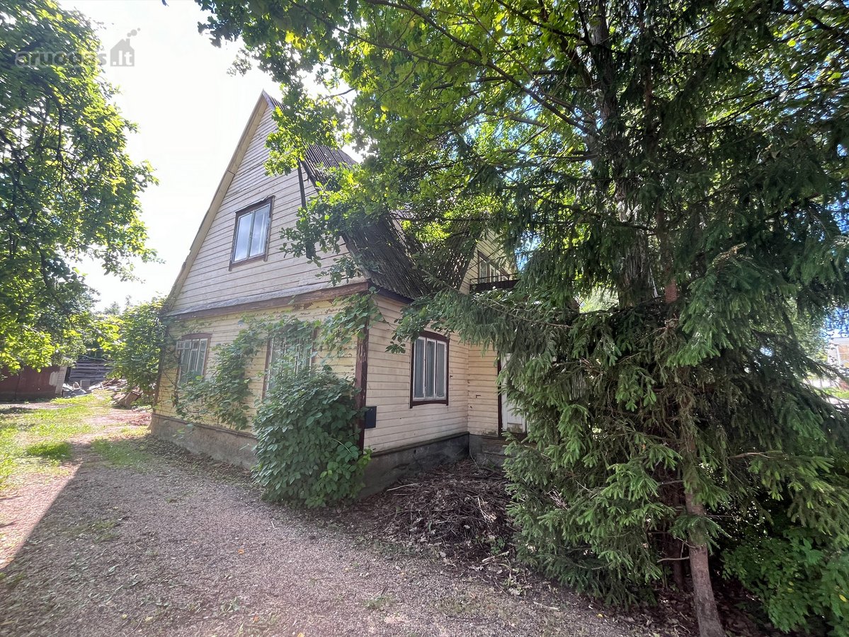 Utenos miesto centre, solidžioje kaiminystėje