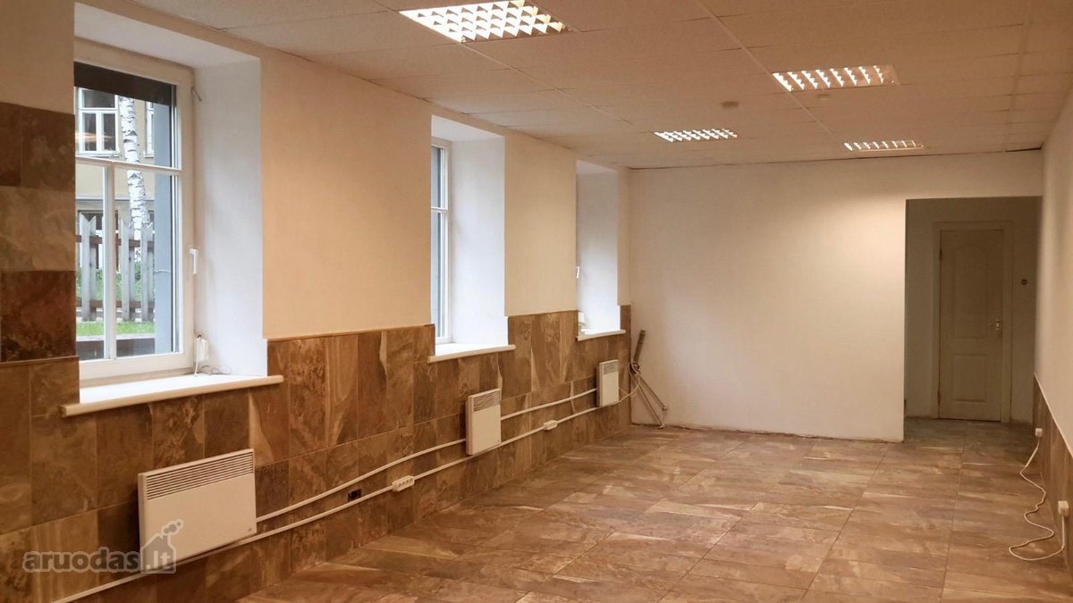 Išnuomojamos 56 m2 komercinės/prekybinės
