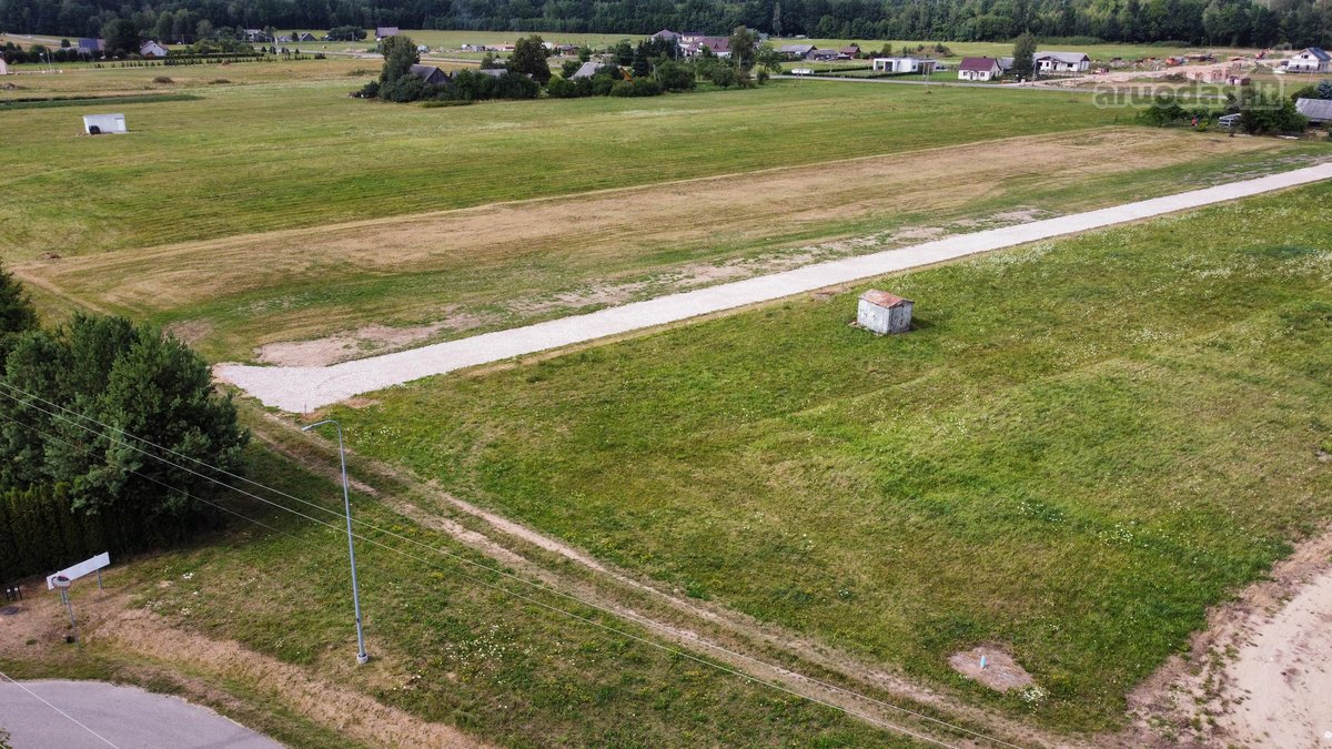 Parduodami keturi namų valdos sklypai keturių