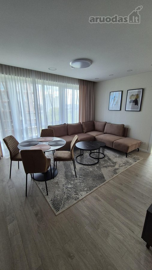 Išnuomojamas Moderniai Įrengtas 3 Kambarių