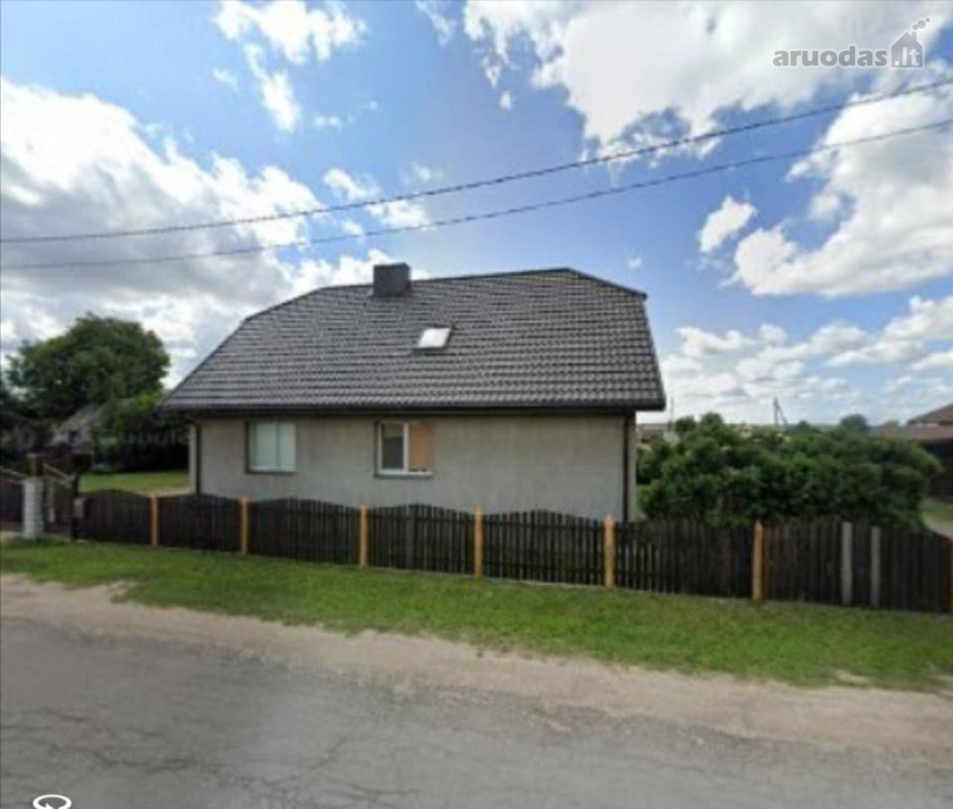 Namas turi didelį ir erdvų kiemą. Nuomojamas - nuotraukos Nr. 2