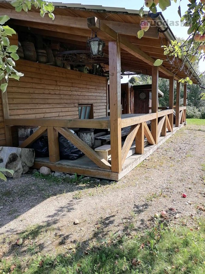 Namas turi didelį ir erdvų kiemą. Nuomojamas - nuotraukos Nr. 3