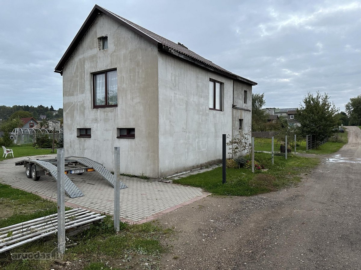 Parduodamas 166 m² mūrinis namas ramioje