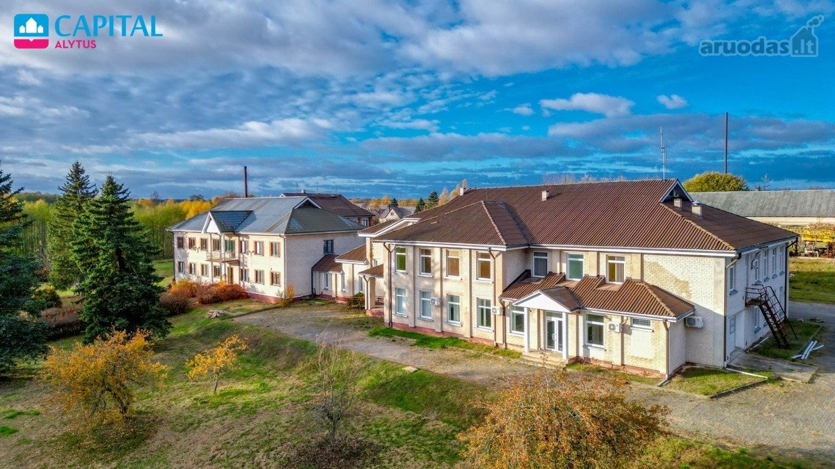 Parduodamas unikalus 4 pastatų kompleksas su