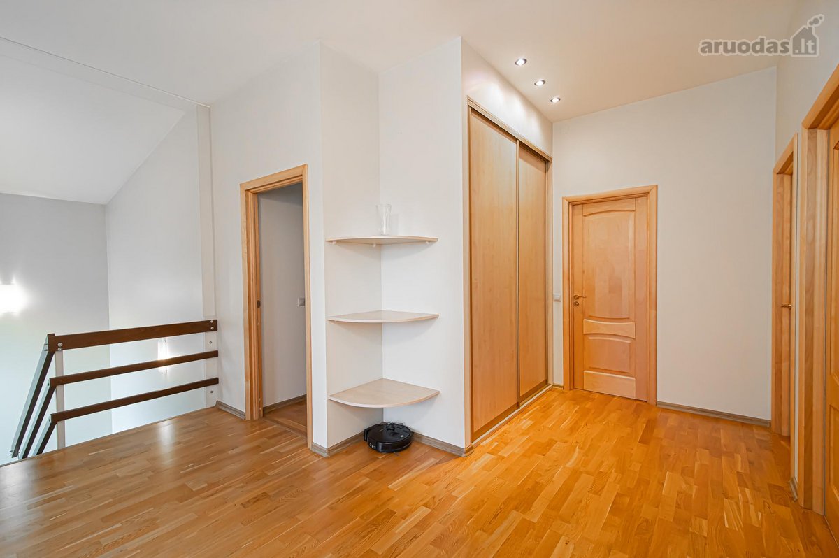 Išnuomojamas erdvus, kokybiškai įrengtas 5-ių - nuotraukos Nr. 14