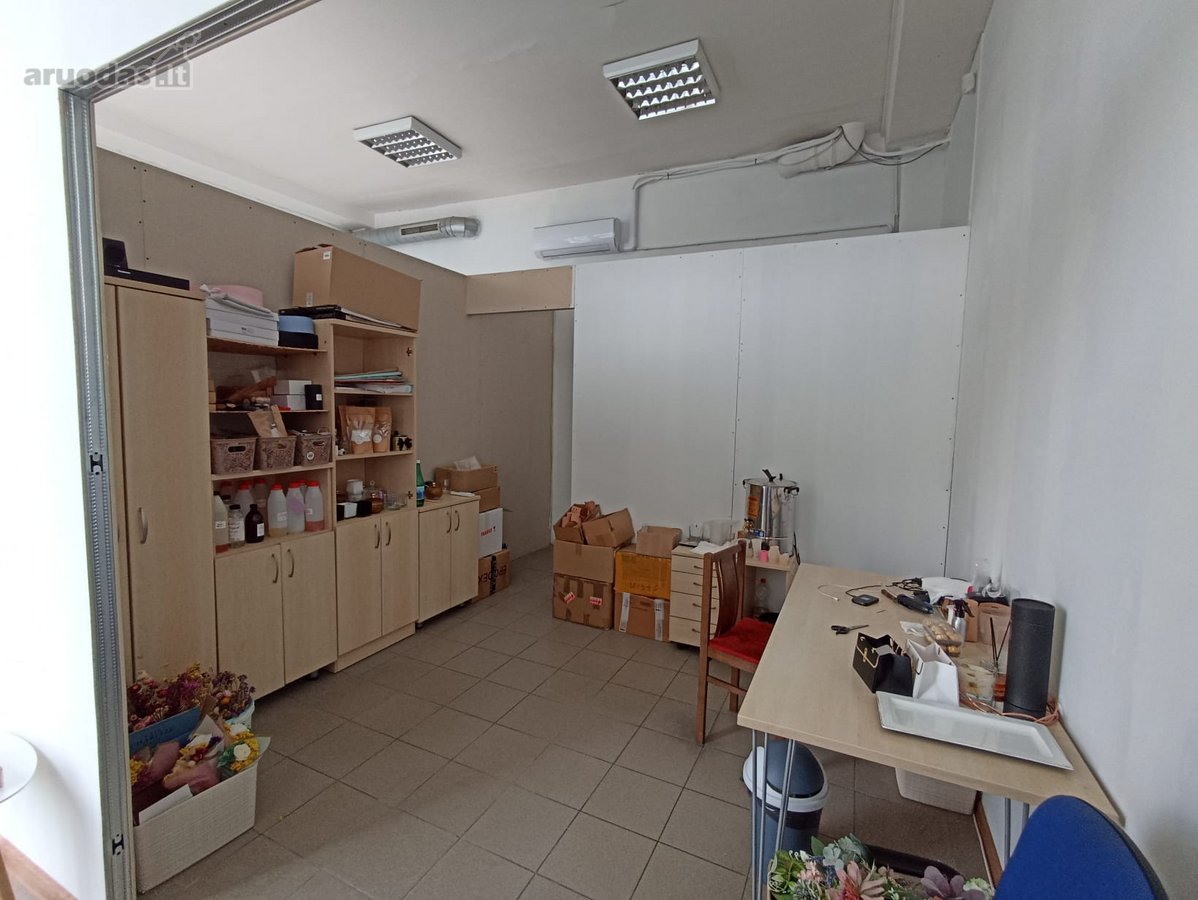 Išnuomojamos patalpos geroje vietoje, didelis - nuotraukos Nr. 2
