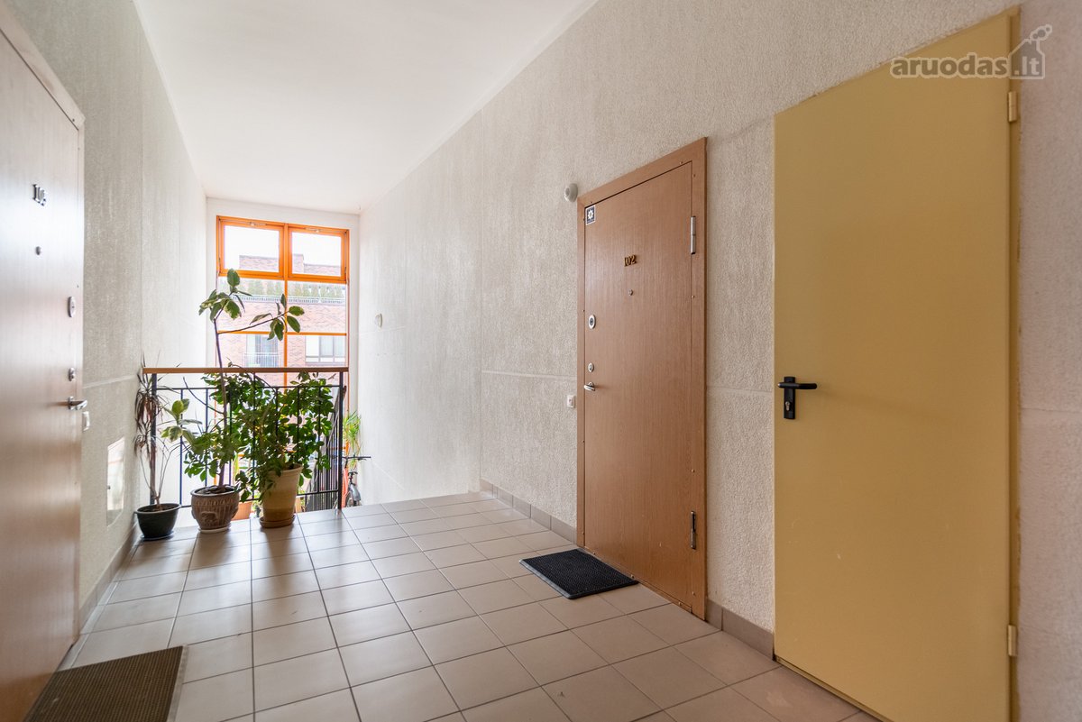 Stilingas 3 kambarių butas su terasa šalia - nuotraukos Nr. 25
